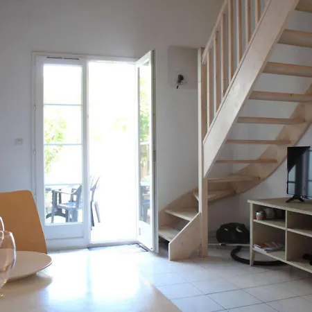 Maison De Vacances 2 Pieces/mezzanine Avec Piscine, Proche Plage Et Centre, - Fr-1-246-563 Semesterbostad